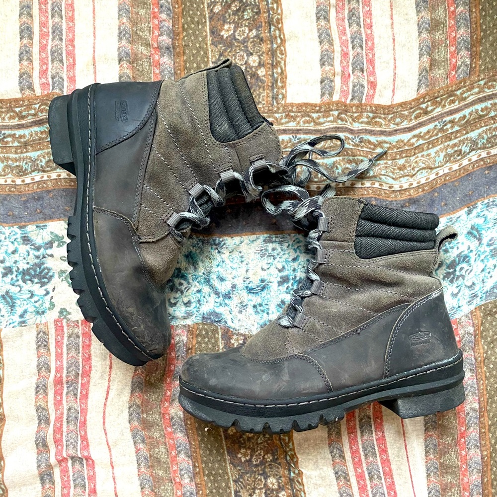Keen’s Size 9 Snow Boots